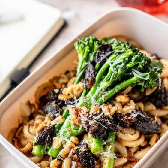 Sundried tomato and California prune pasta in a lunchbox